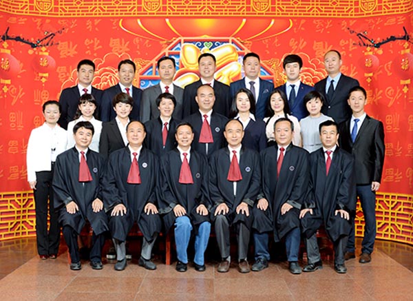 北京市齐致（兰州）律师事务所成立于2007年5月16日，现有执业律师22名，实习律师、律师助理及行政工作人员11名。自成立以来，事务所先后被评为“五好党支部”、“优秀律师事务所”、“十佳律师事务所”、