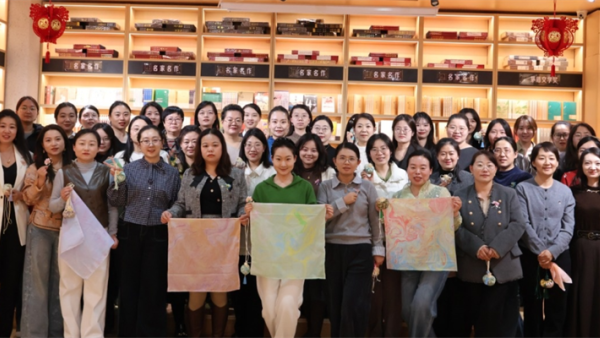 春回大地，芳华绽放。在第116个“三八”国际劳动妇女节来临之际，为向酒泉市全体女律师致以最诚挚的节日敬意，彰显女律师“刚柔并济、法润初心”的巾帼风采，丰富女律师精神文化生活，传承中华优秀传统文化。酒泉