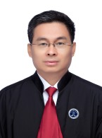 李新民，男，1974年4月出生，汉族，硕士研究生，三级律师，群众。现任兰州市律师协会副会长、常务理事，甘肃省律师协会建设工程与房地产专业委员会委员，兰州仲裁委员会仲裁员。曾获甘肃省优秀律师荣誉。199